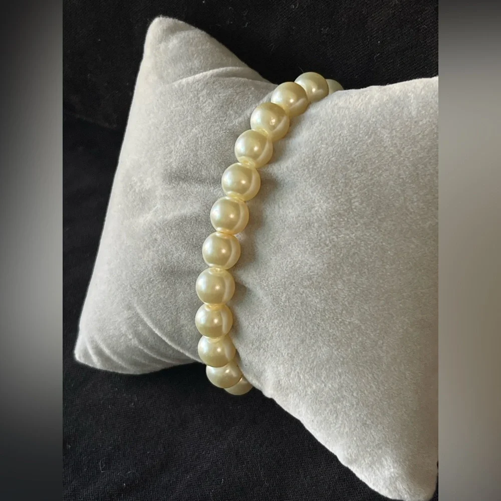 Vintage faux pearl bracelet